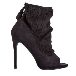 NWT JustFab Booties Size 6